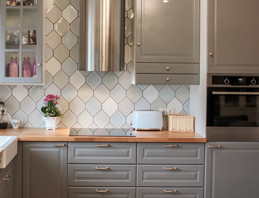 trending kitchen cabinet wall and backsplash color